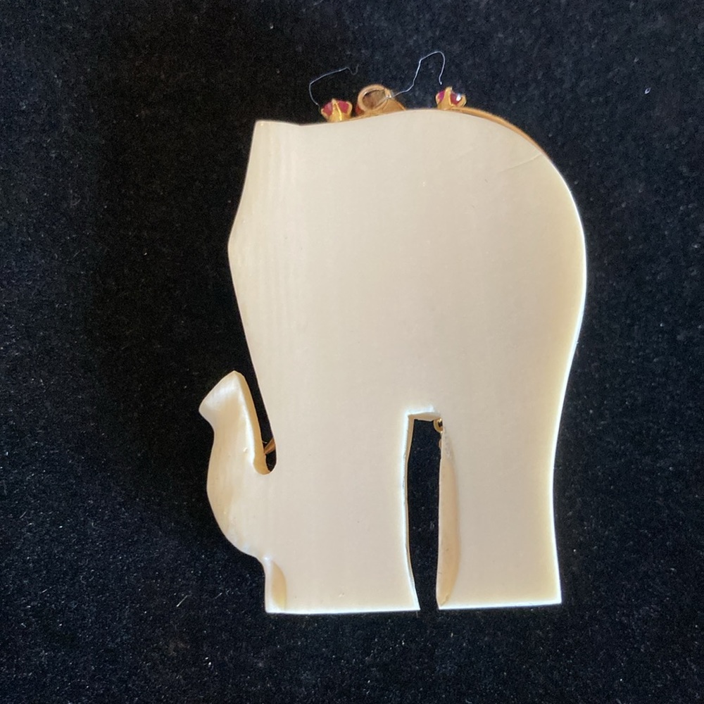 14kt gold with white bone/plastic ? elephant - Picture 2 of 9